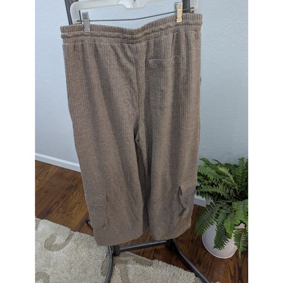 Halara Ribbed Mid Rise Wide Leg Women's Wide Leg Cargo Pants with Pockets - Picture 2 of 15